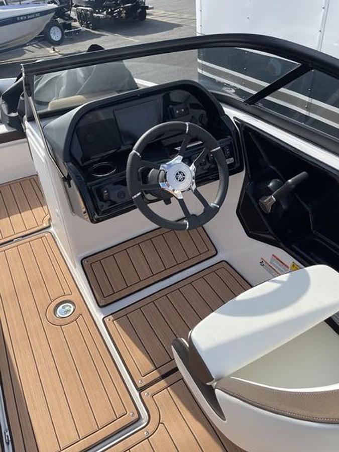 Used 2023 Yamaha Boats 195S