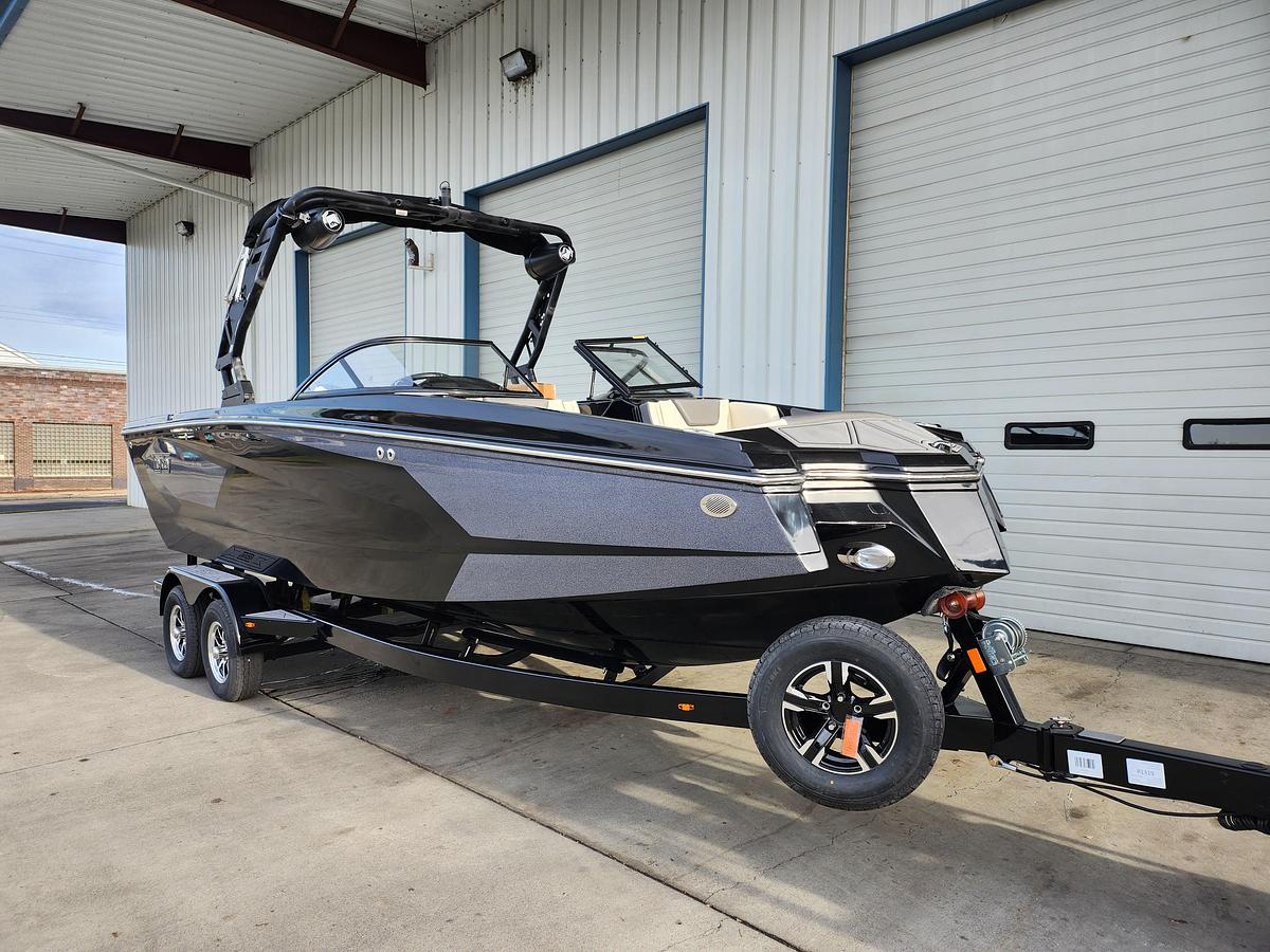 2026 Heyday Wake Boats WT-Surf