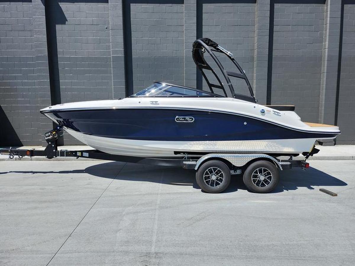 2025 Sea Ray SPX 190