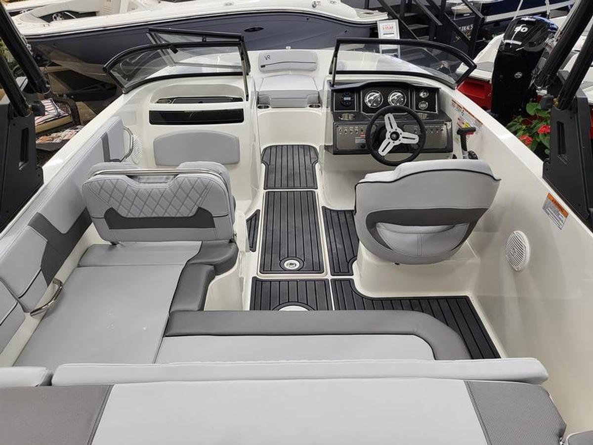 2025 Bayliner VR5 Bowrider