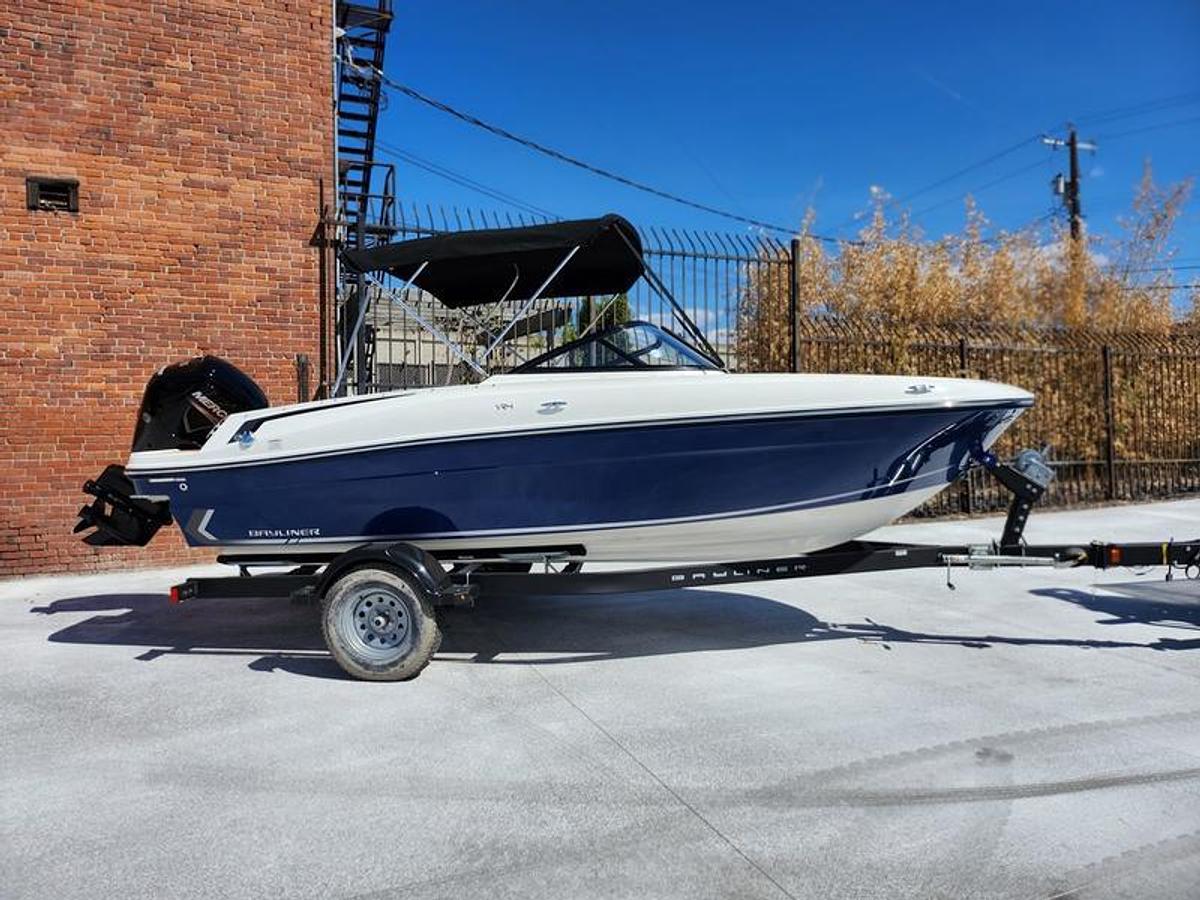 2025 Bayliner VR4 Bowrider - Outboard