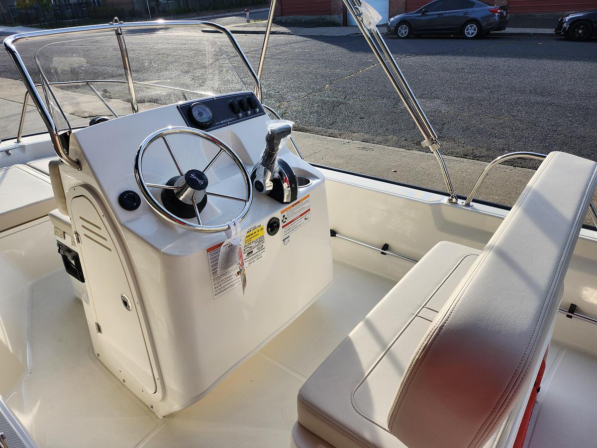 2027 Boston Whaler 150 Montauk