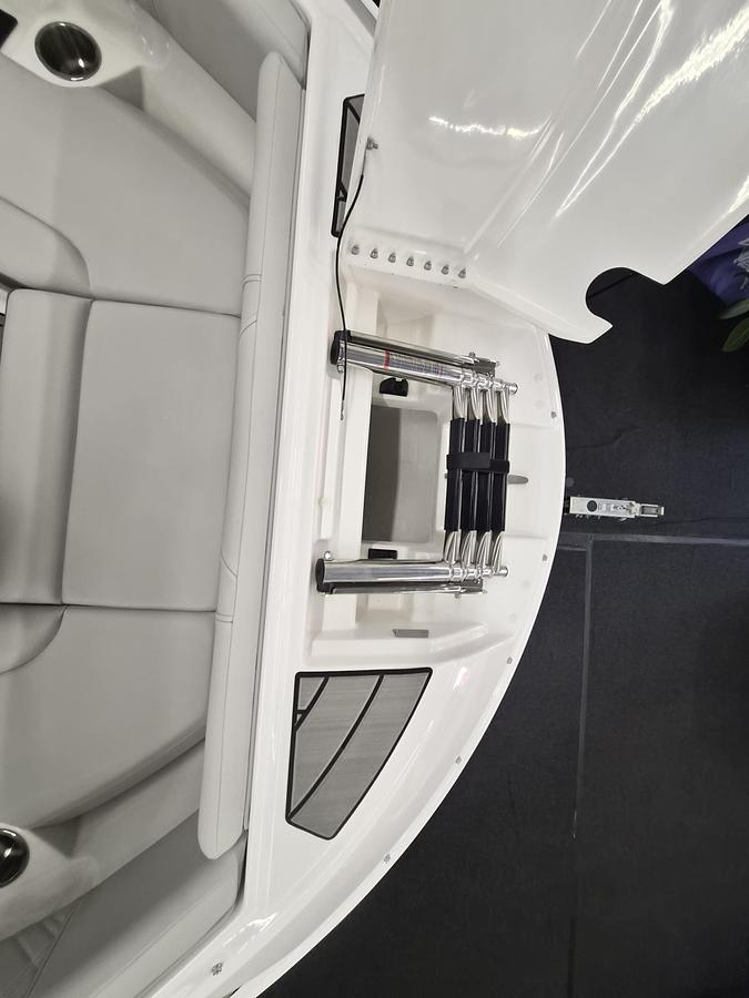 2027 Sea Ray 230 SDX