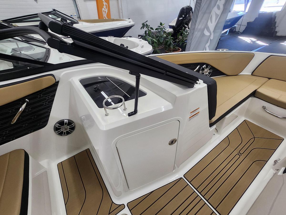 2027 Sea Ray 210 SPX