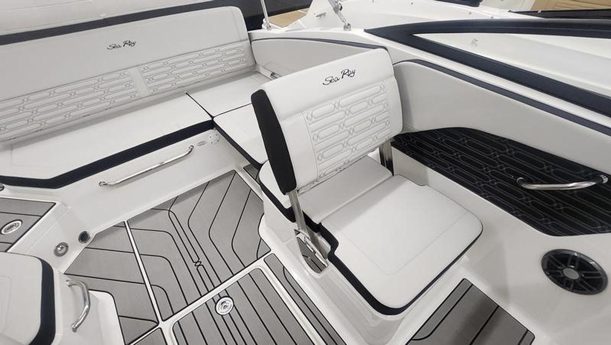 2025 Sea Ray SPX 210