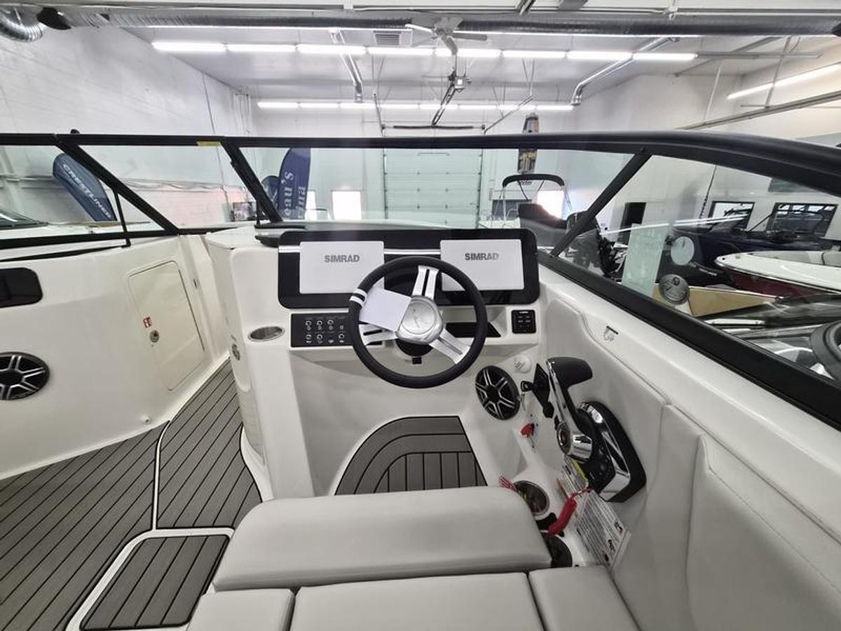 2026 Sea Ray SDX 230