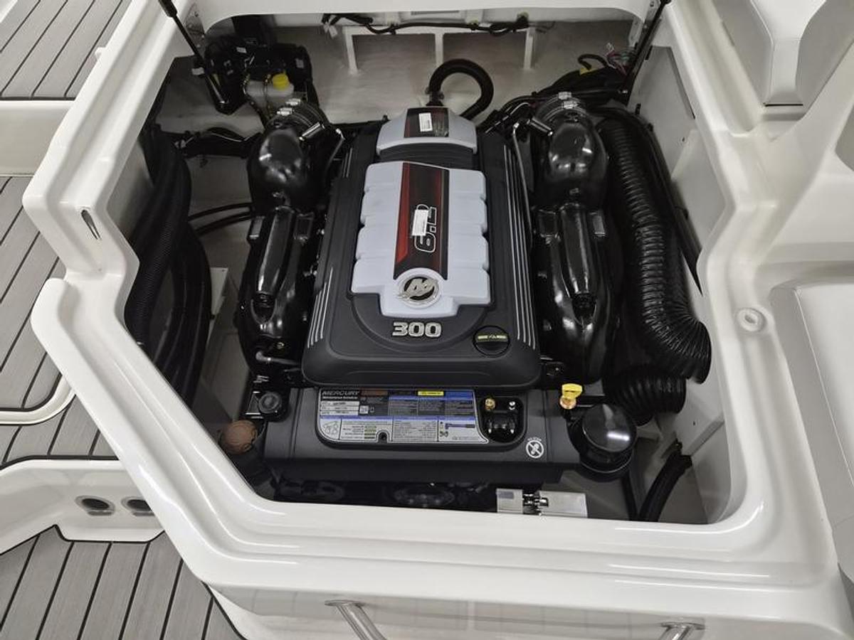 2026 Sea Ray SDX 230