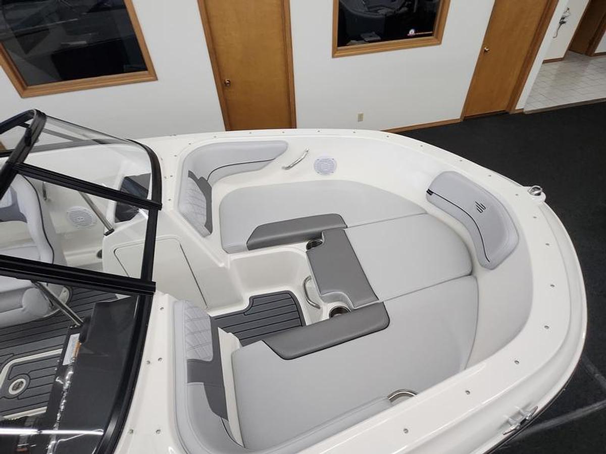 2024 Bayliner VR4 Bowrider