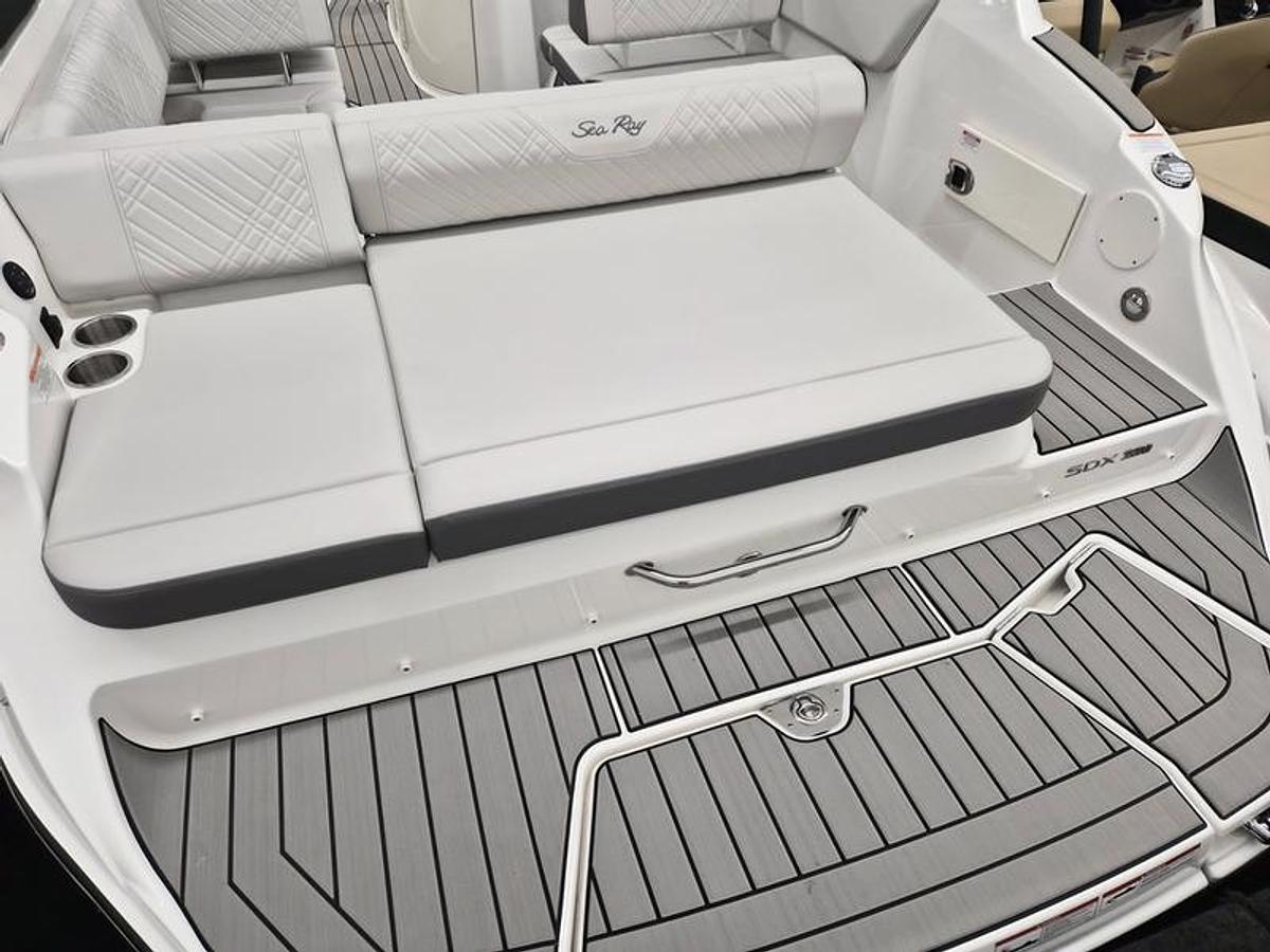 2026 Sea Ray SDX 230