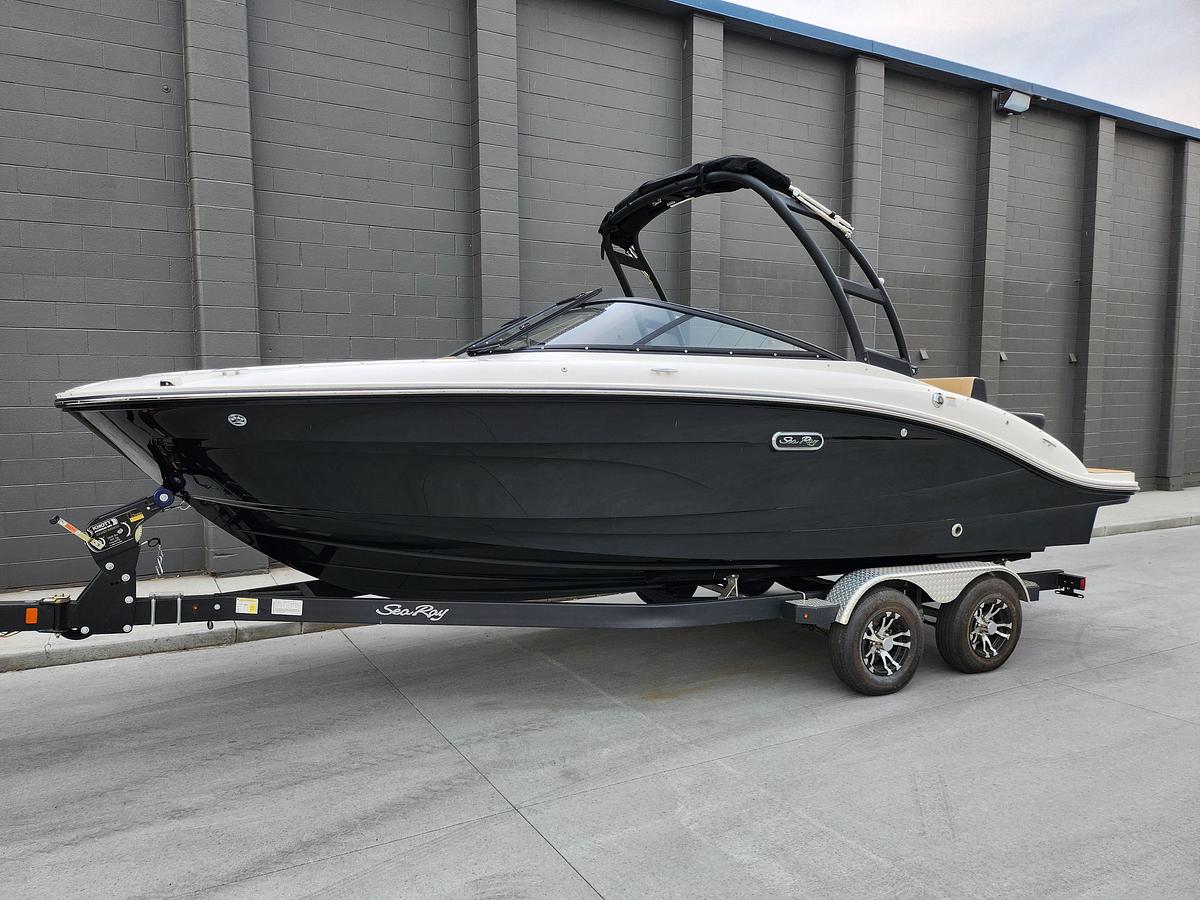 2026 Sea Ray SPX 210