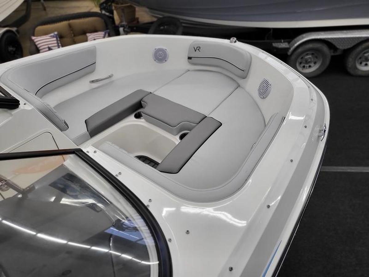 2025 Bayliner VR5 Bowrider