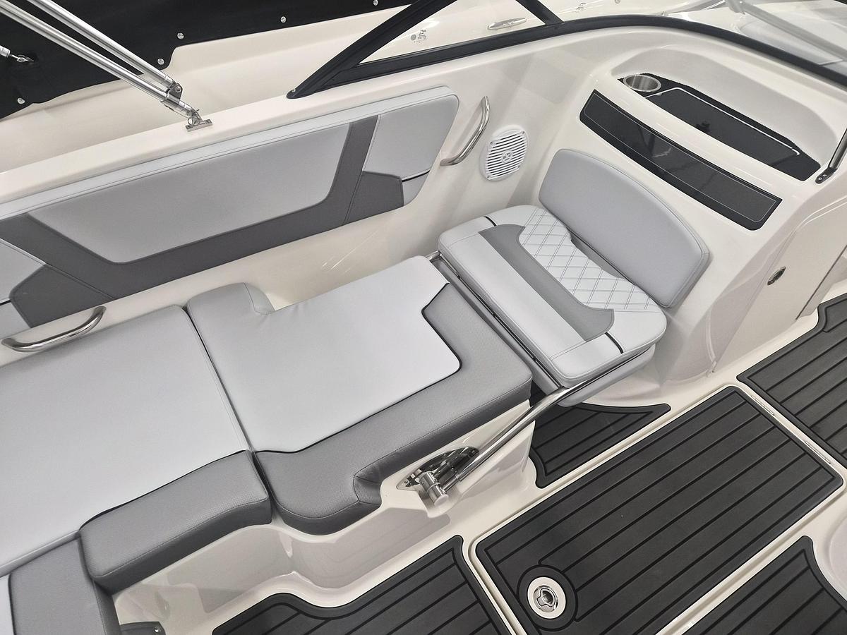 2025 Bayliner VR5 Bowrider