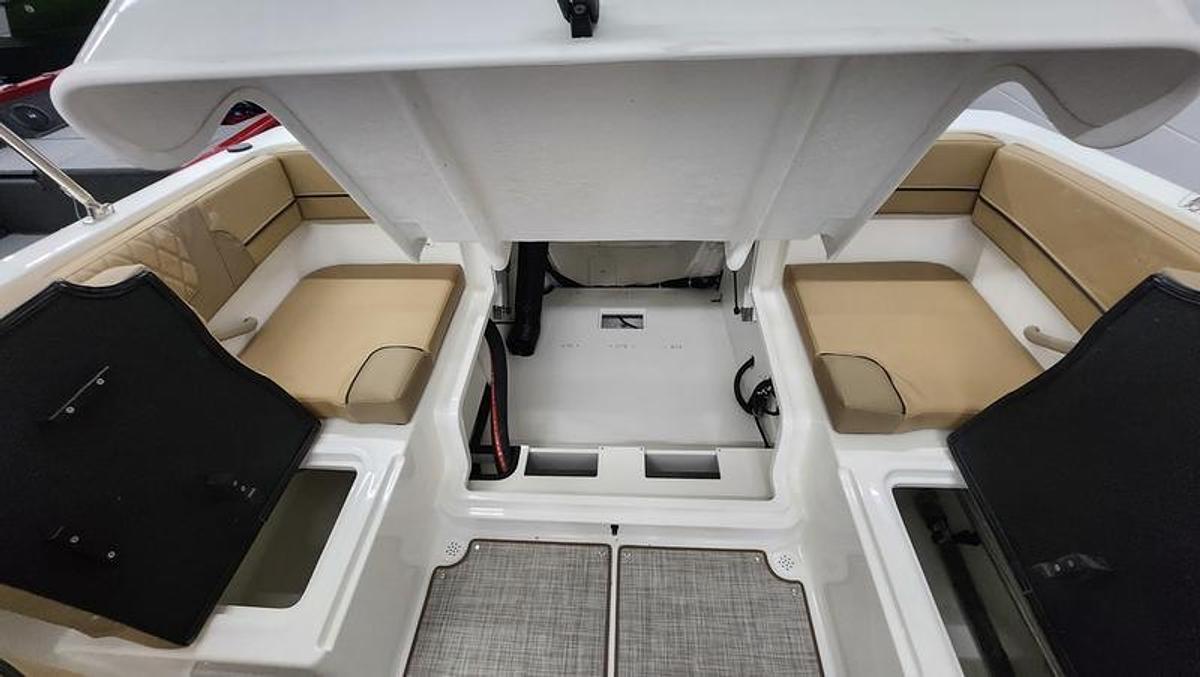 2025 Bayliner VR4 Bowrider - Outboard