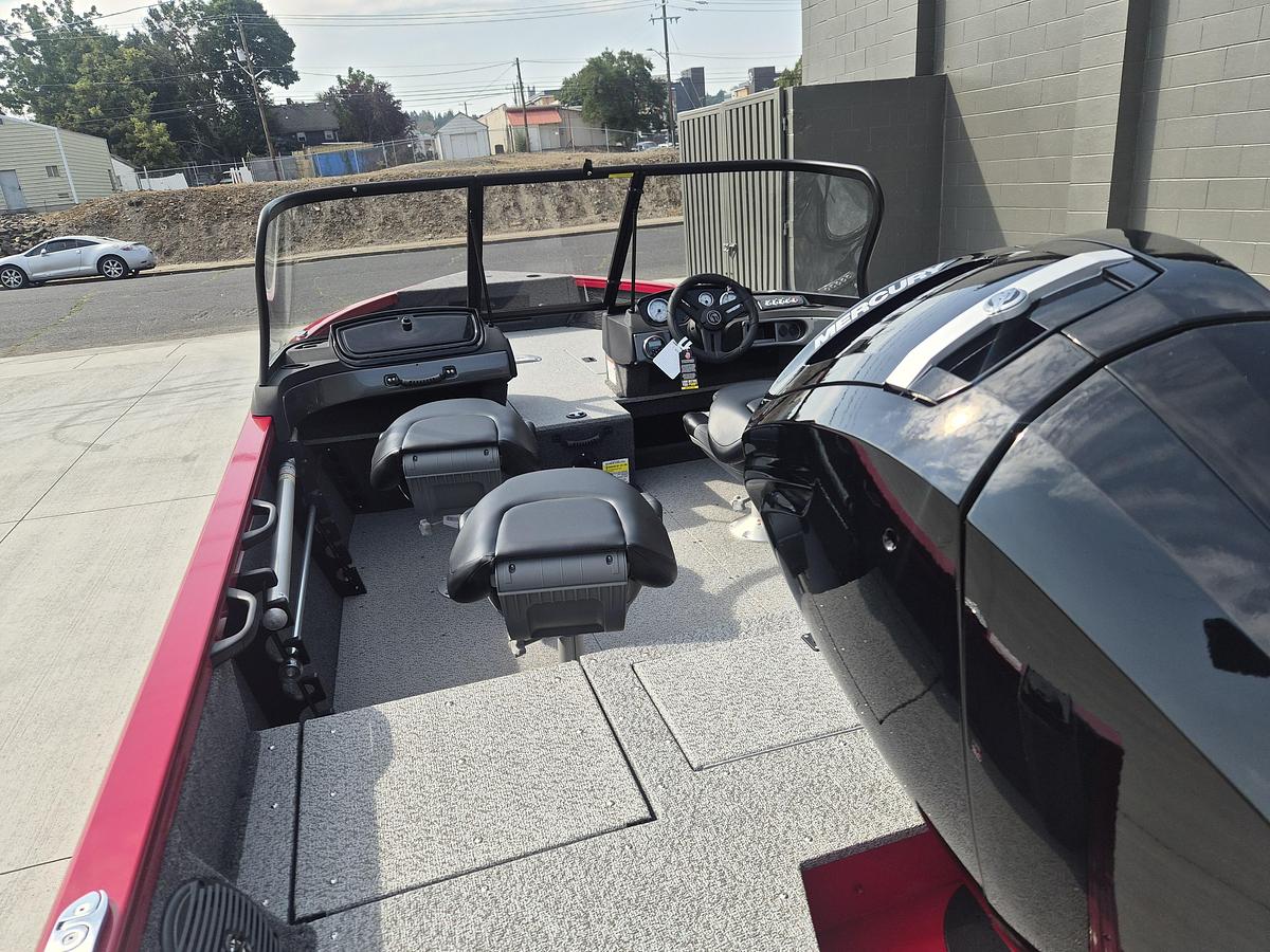 2027 Crestliner 1750 Hawk Walkthrough