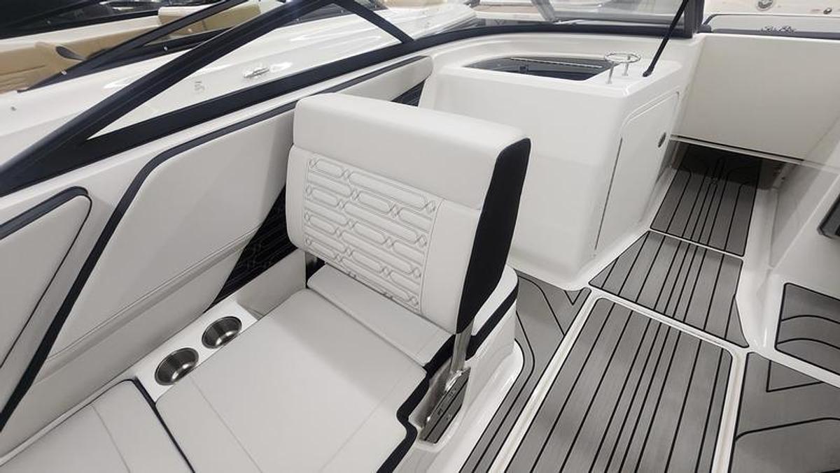 2025 Sea Ray SPX 210