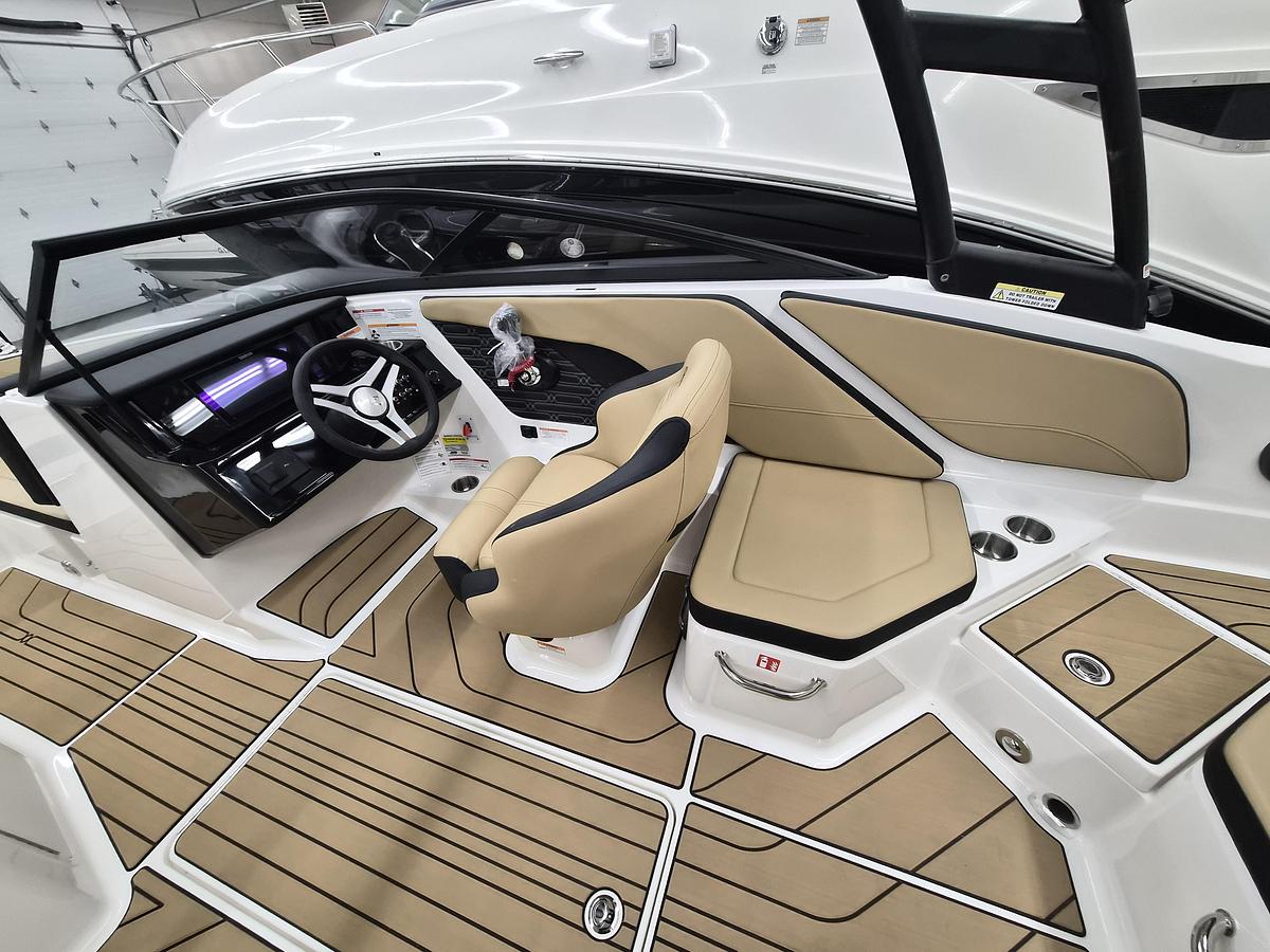 2026 Sea Ray SPX 210