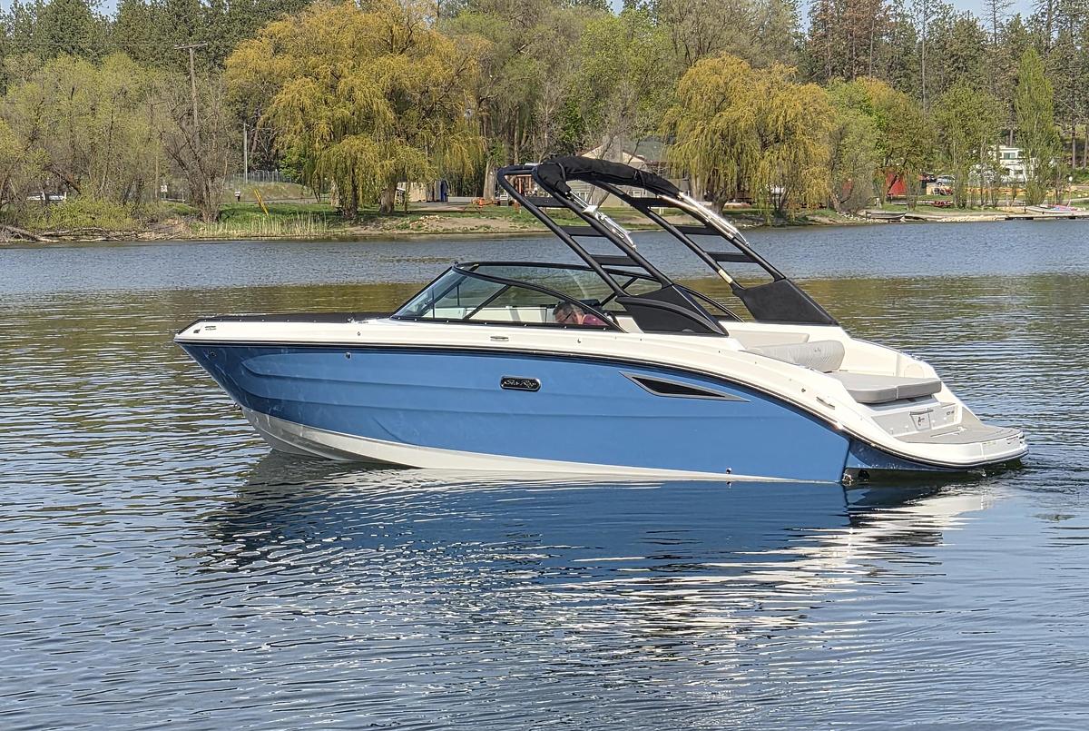 2027 Sea Ray 230 SDX