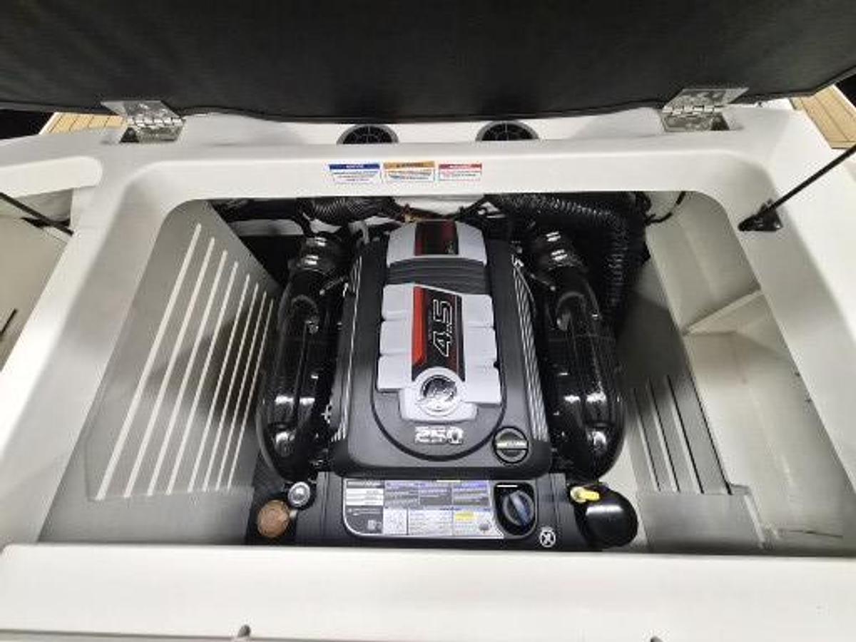 Used 2023 Sea Ray SPX 210