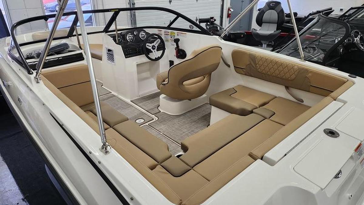 2025 Bayliner VR4 Bowrider - Outboard