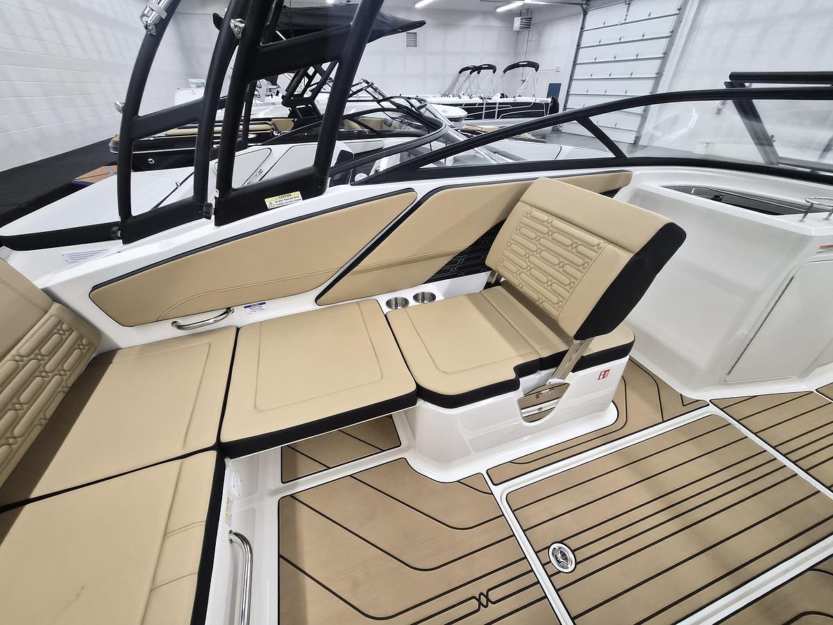 2026 Sea Ray SPX 210