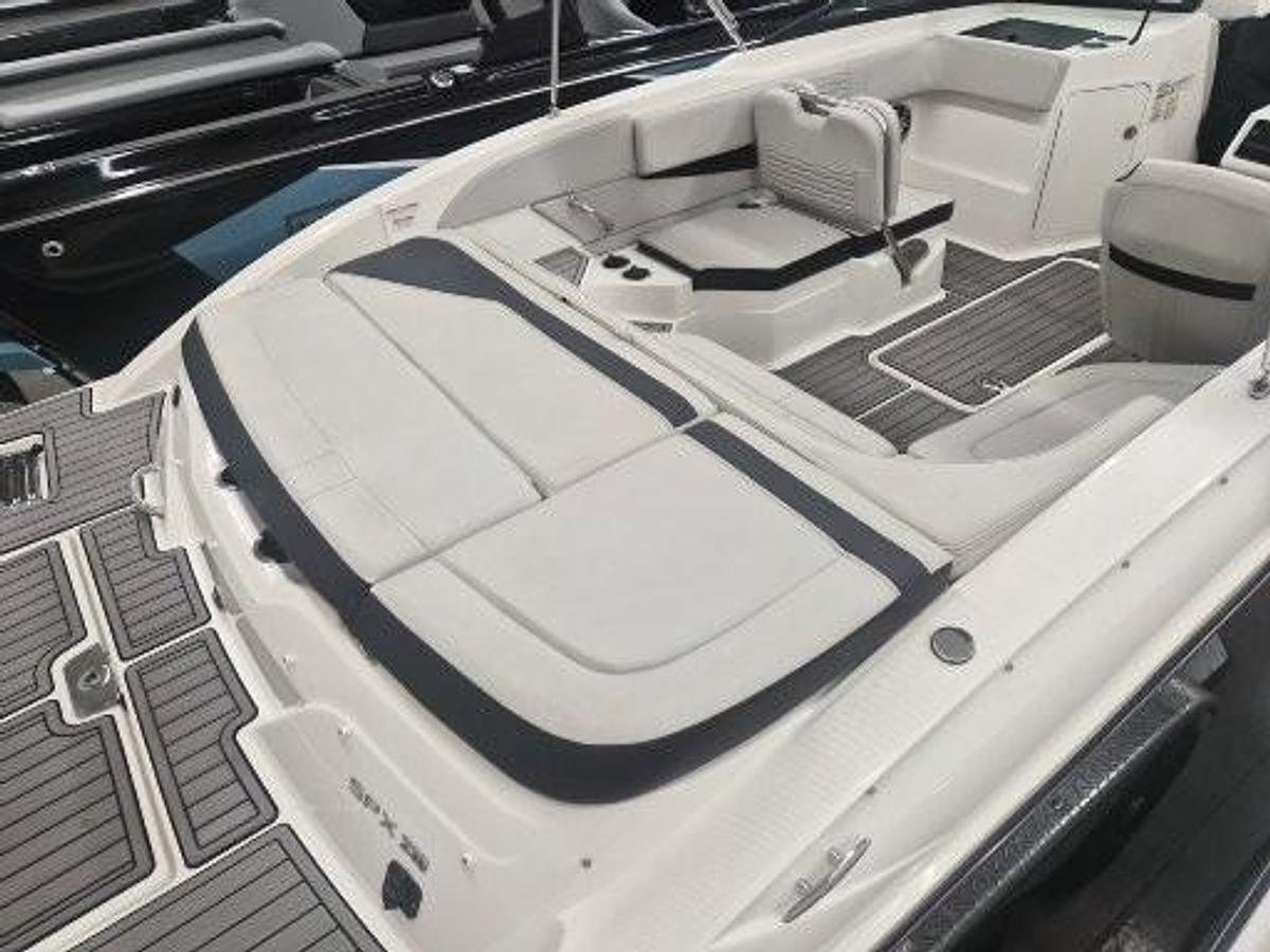 Used 2023 Sea Ray SPX 210