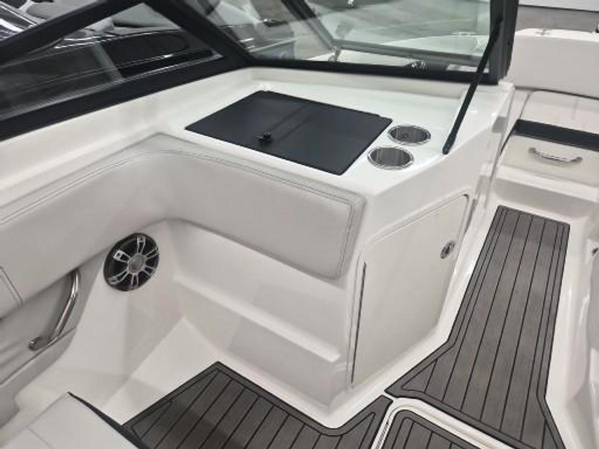 Used 2023 Sea Ray SPX 210