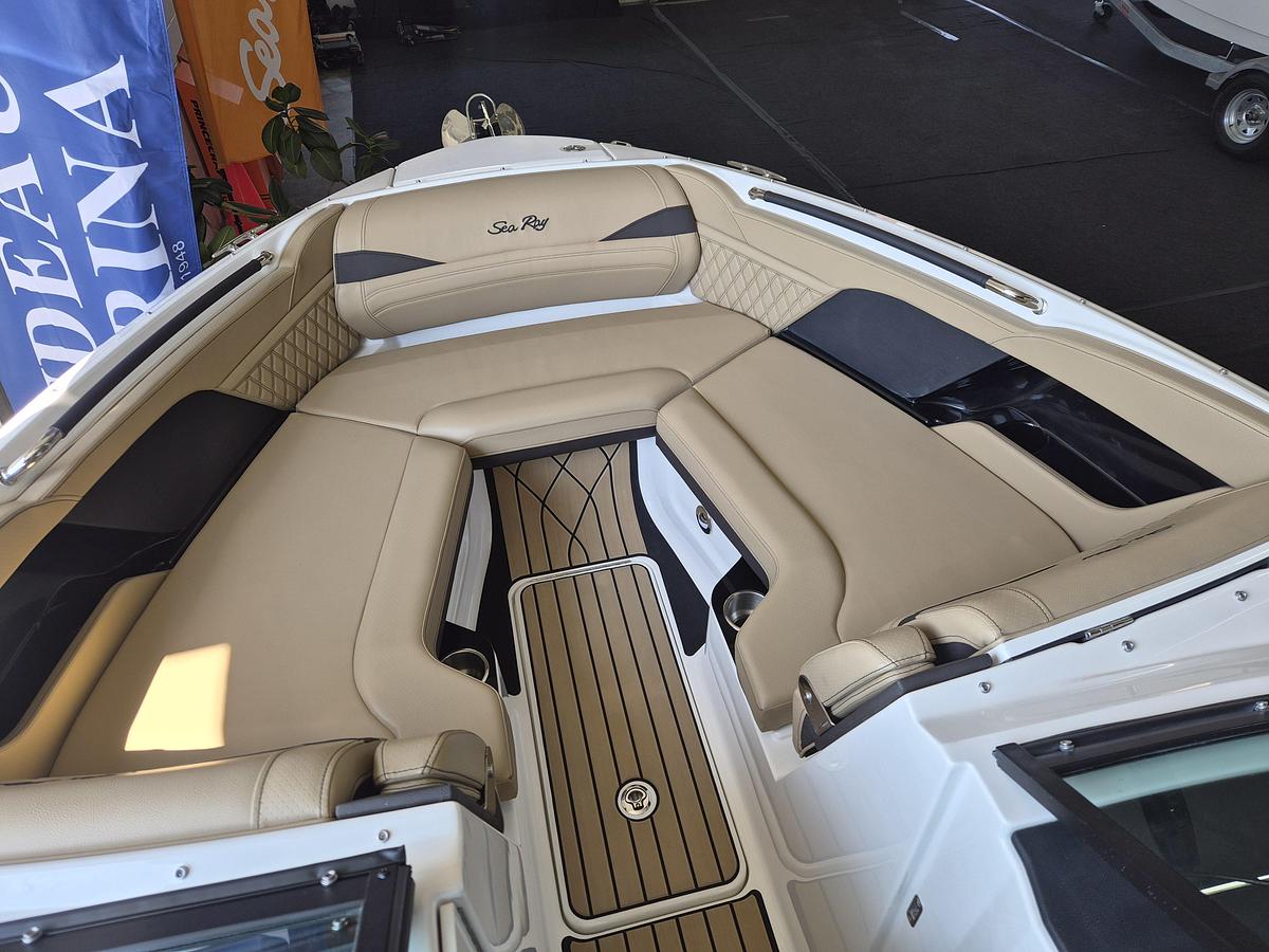 2026 Sea Ray SLX 260
