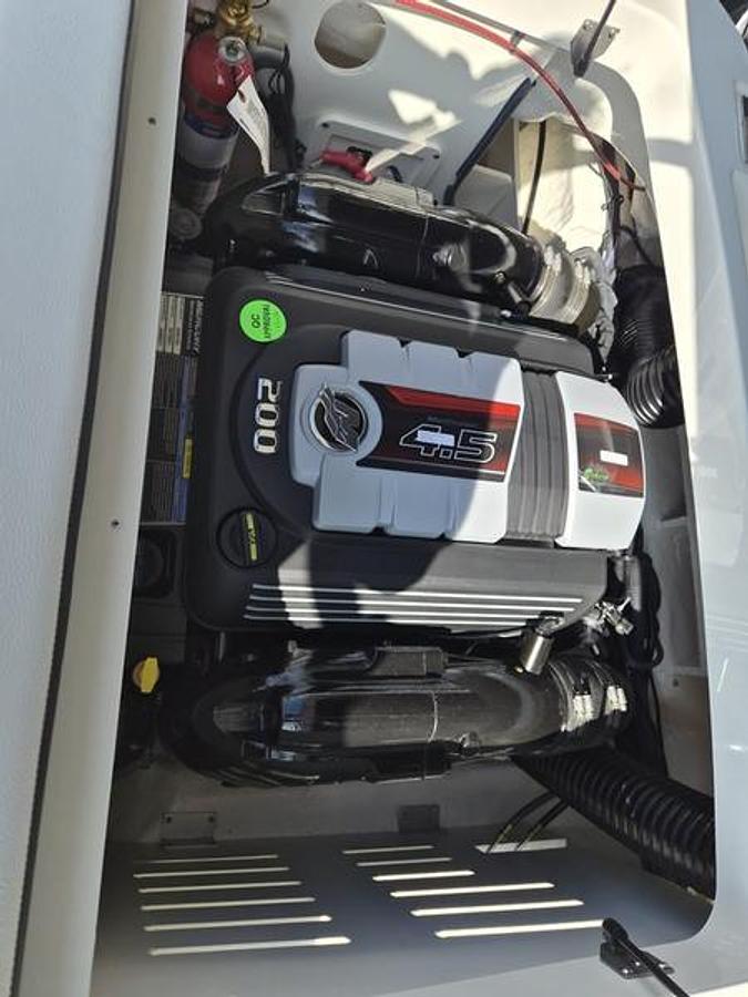 2025 Sea Ray SPX 190