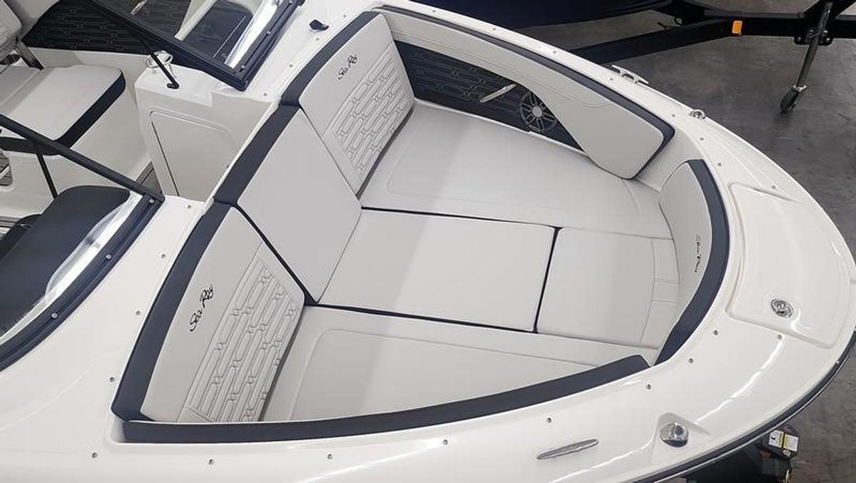 2025 Sea Ray SPX 210