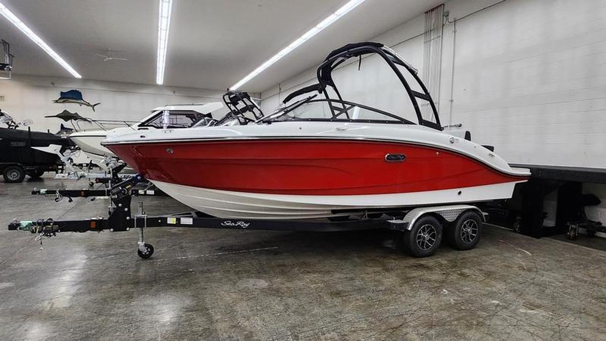 2025 Sea Ray SPX 210