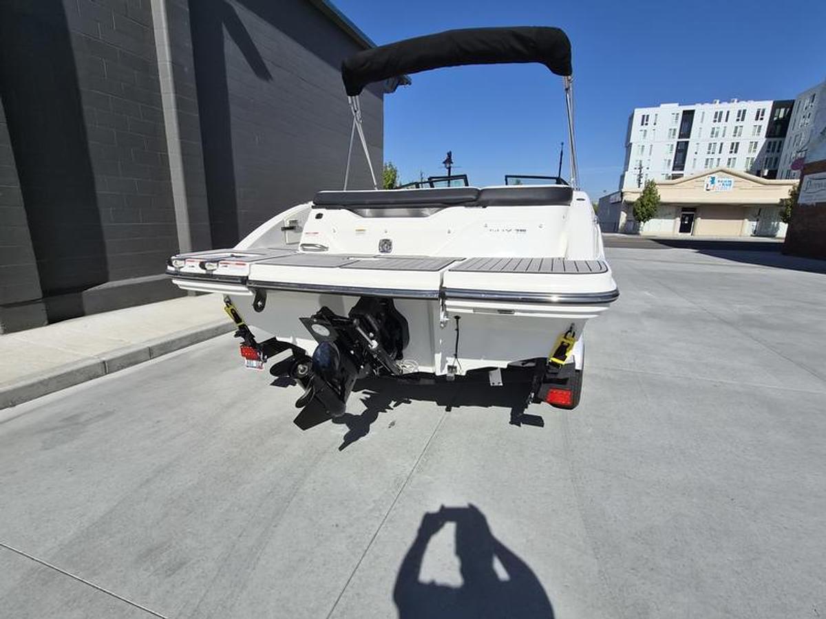 Used 2023 Sea Ray SPX 210