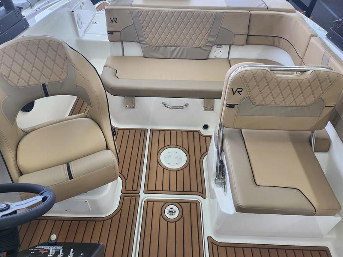 2025 Bayliner VR5 Bowrider