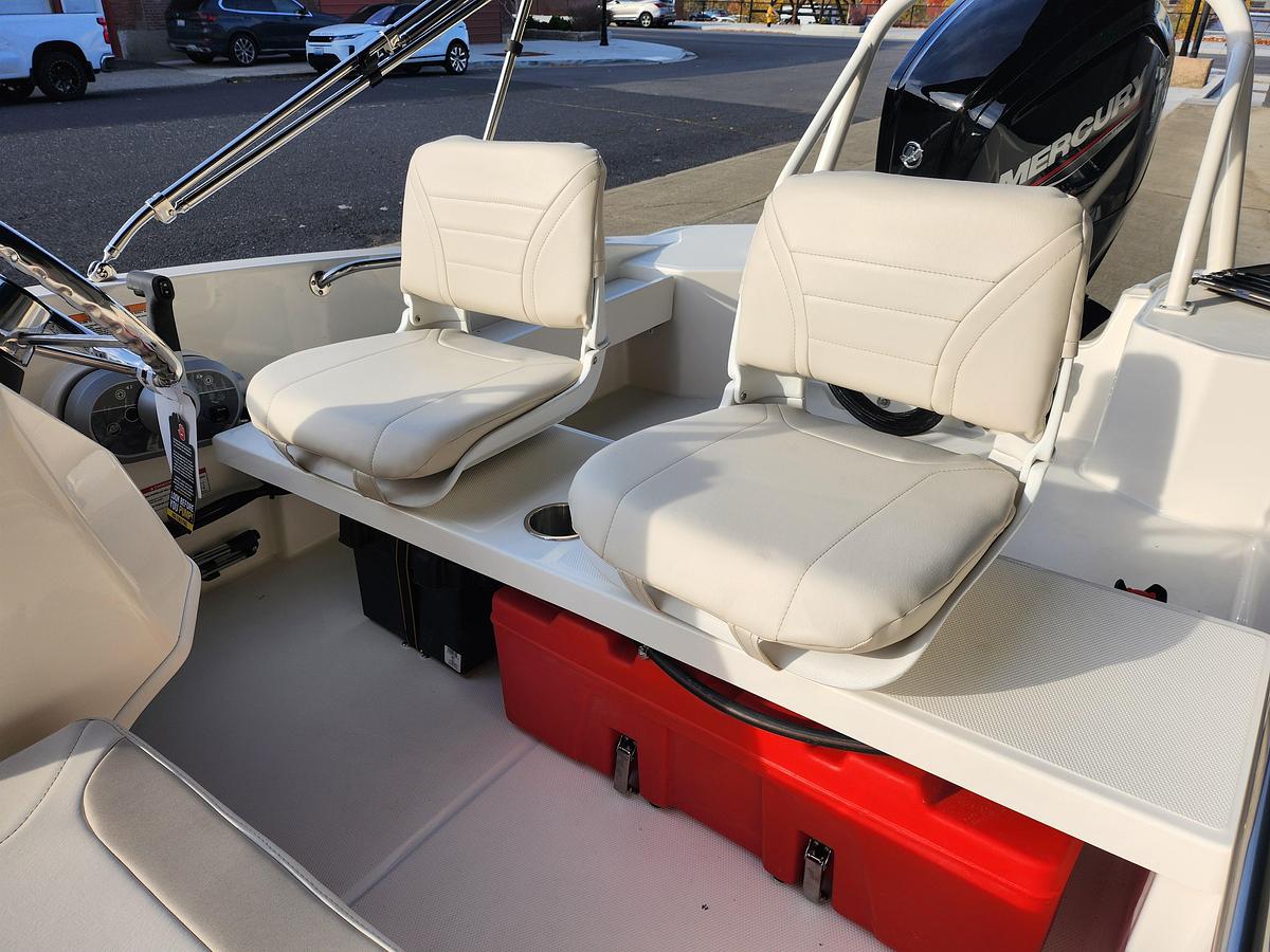 2027 Boston Whaler 160 Sport