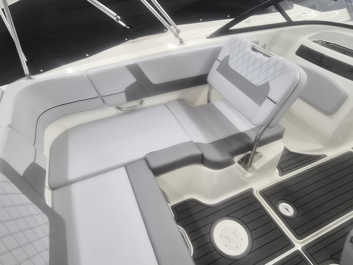 2025 Bayliner VR5 Bowrider