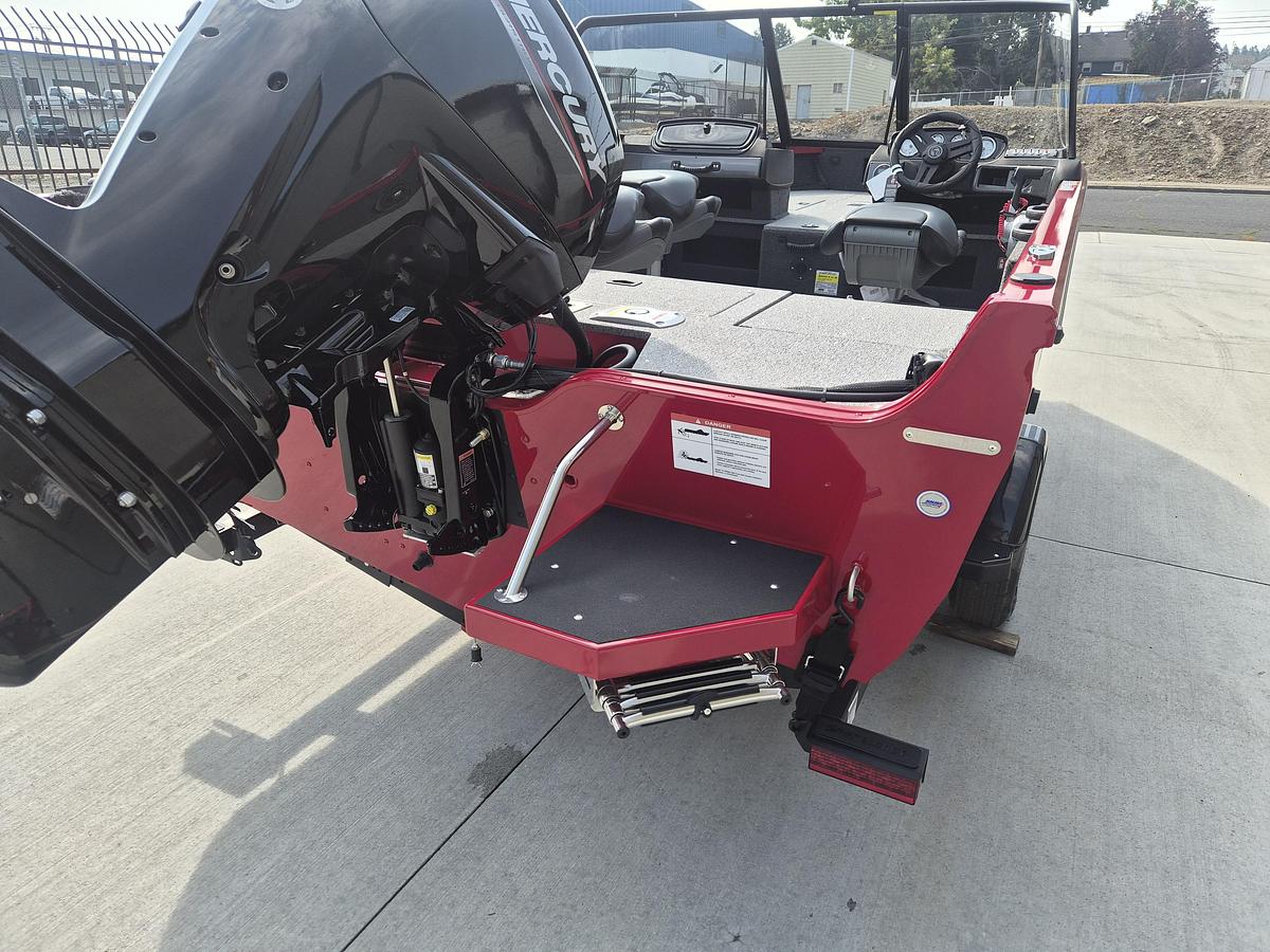 2027 Crestliner 1750 Hawk Walkthrough