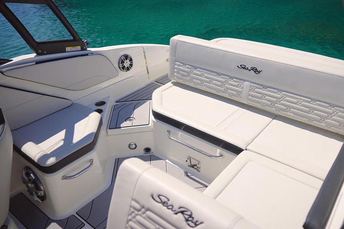 2025 Sea Ray SPX 210