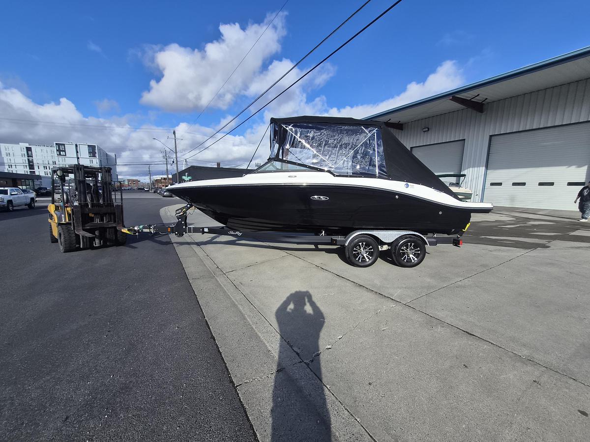 Used 2023 Sea Ray SPX 210