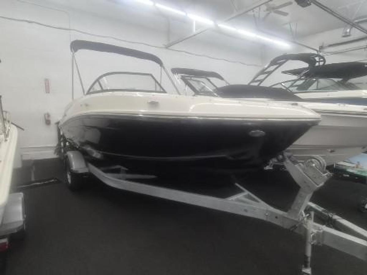 2025 Bayliner VR5 Bowrider
