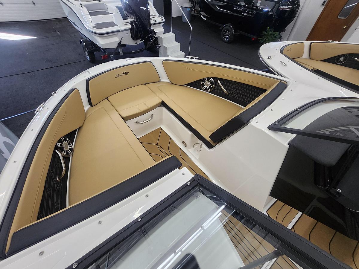 2027 Sea Ray 210 SPX