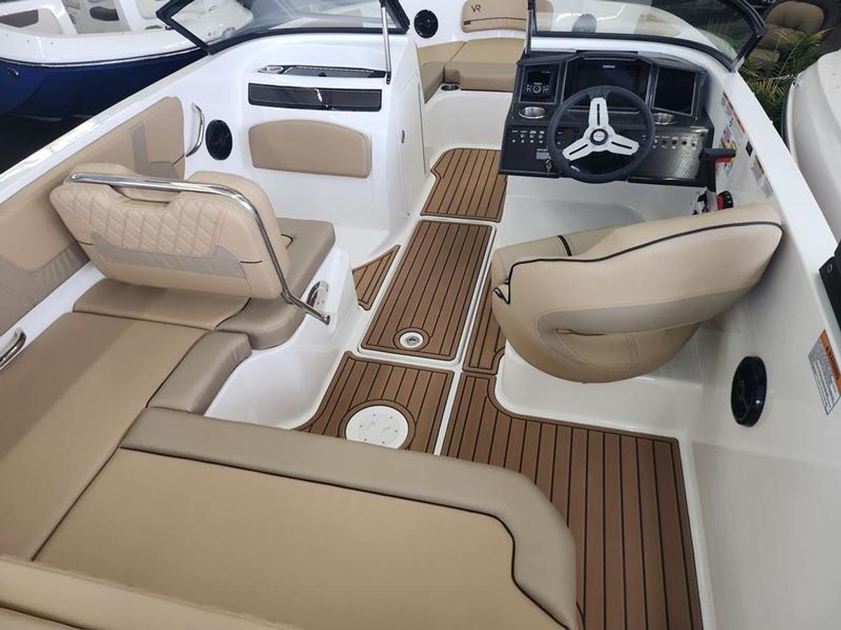 2025 Bayliner VR5 Bowrider