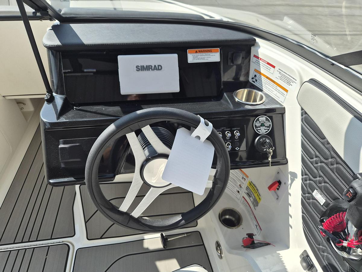 2027 Sea Ray 190 SPX