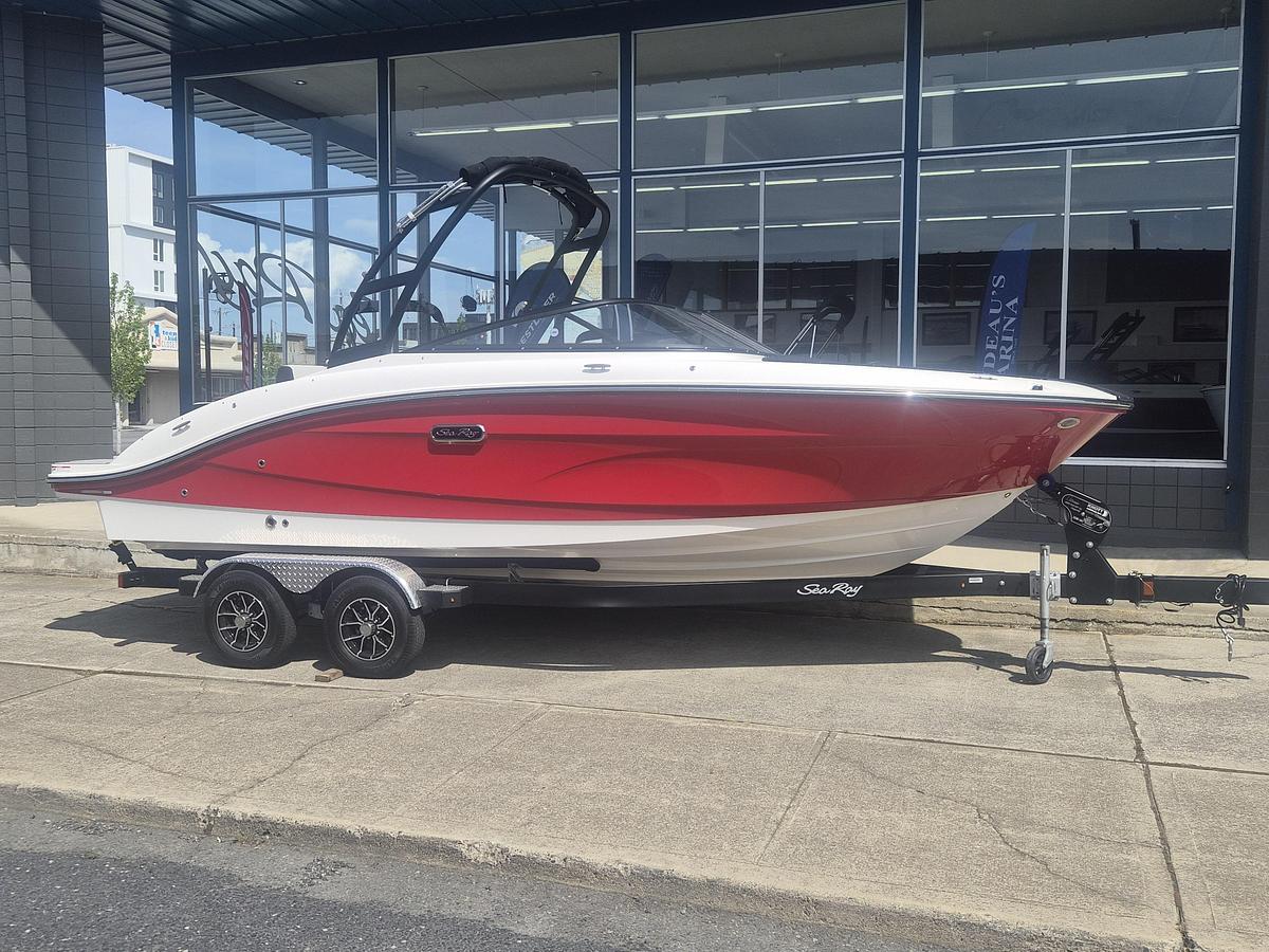 2025 Sea Ray SPX 210