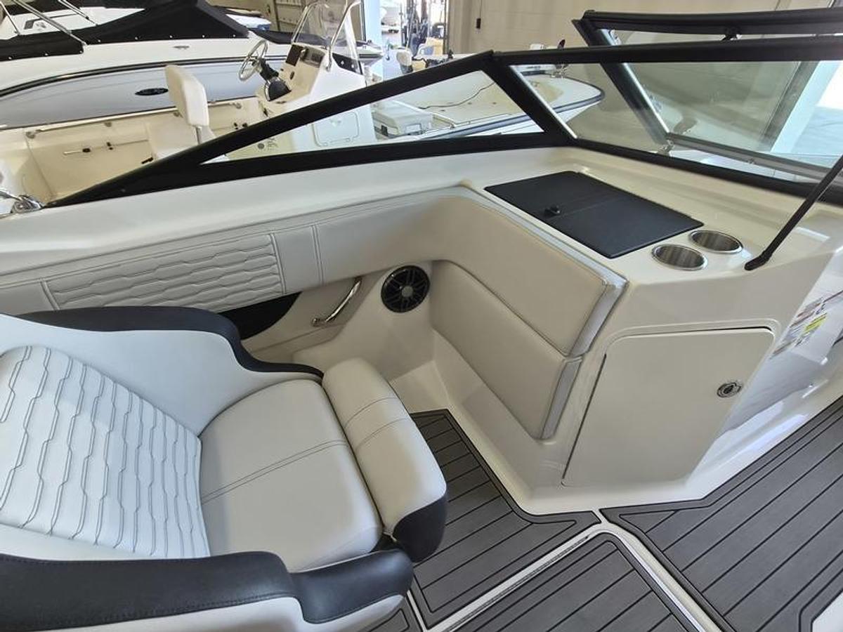 Used 2023 Sea Ray SPX 210