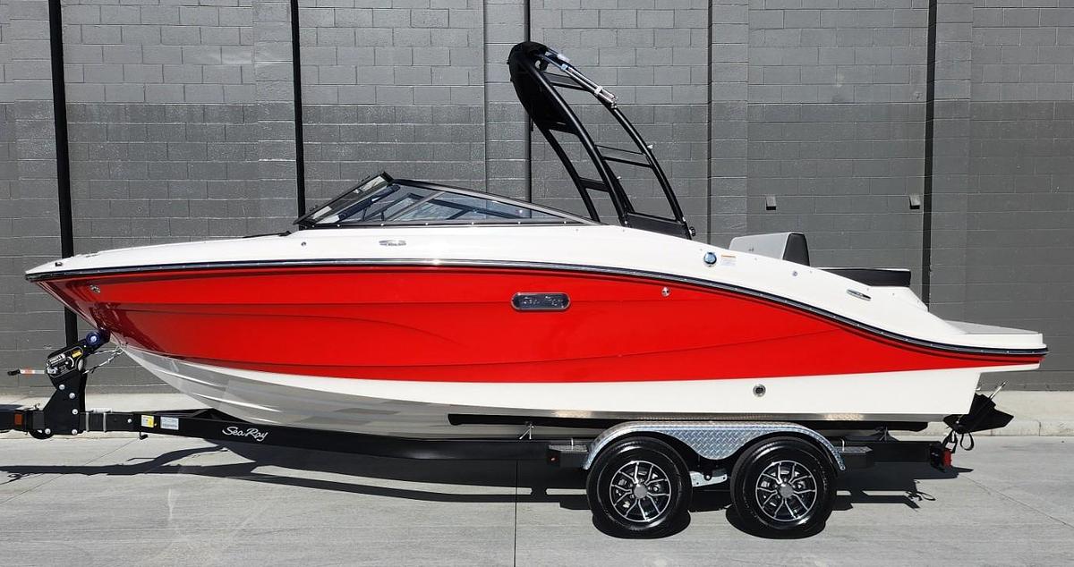 2025 Sea Ray SPX 210