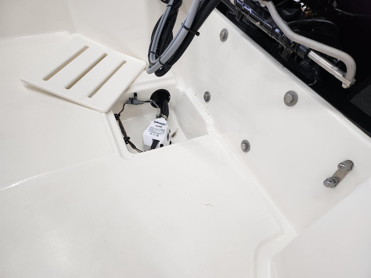2027 Boston Whaler 150 Montauk