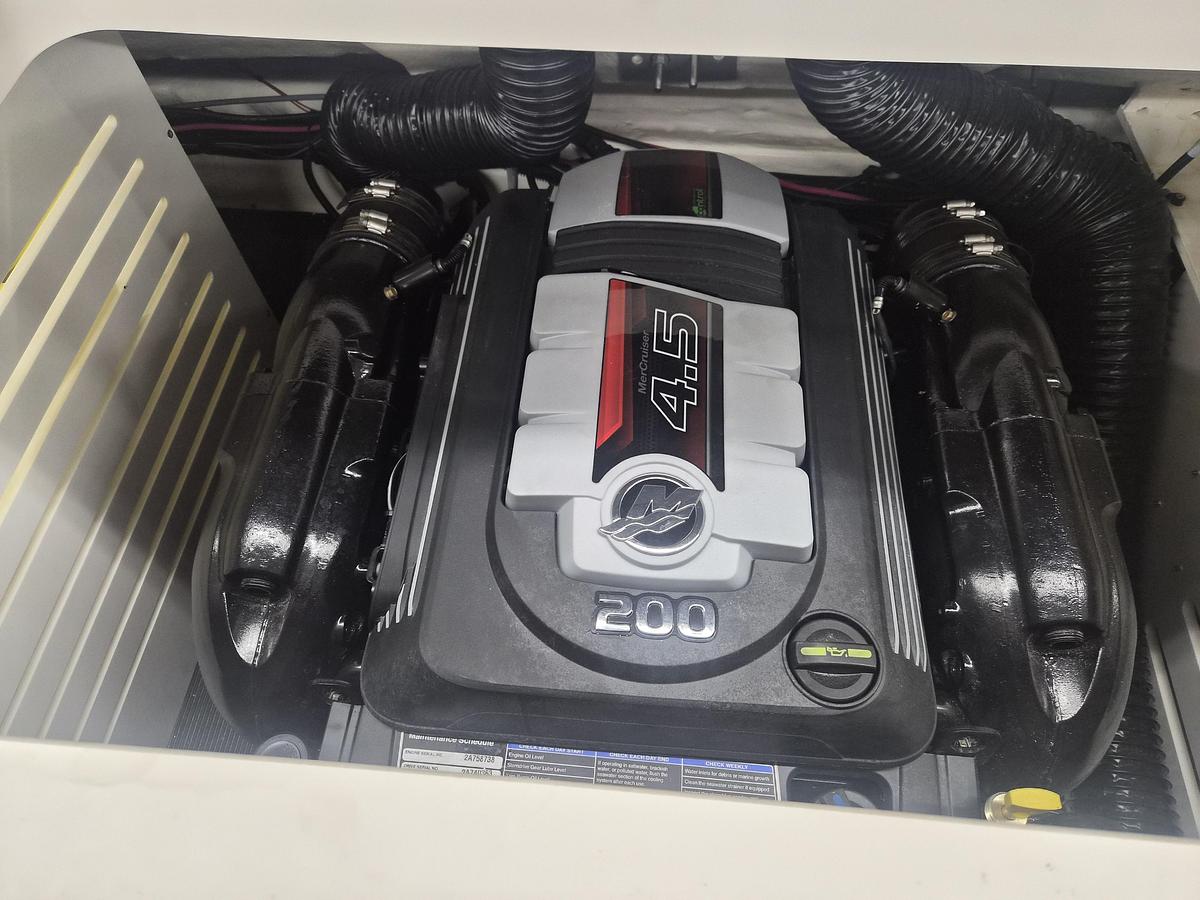 Used 2023 Sea Ray SPX 210