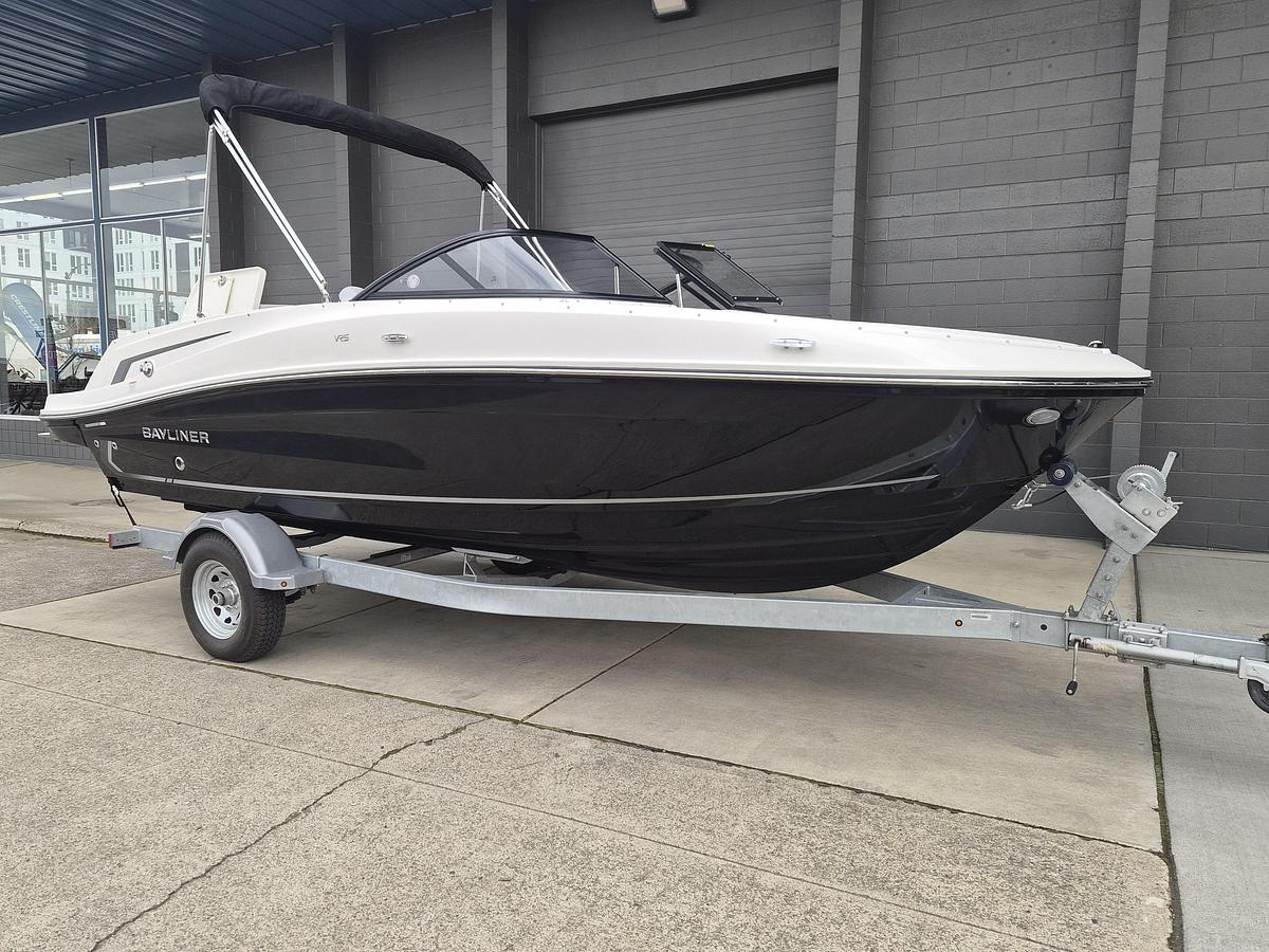 2025 Bayliner VR5 Bowrider