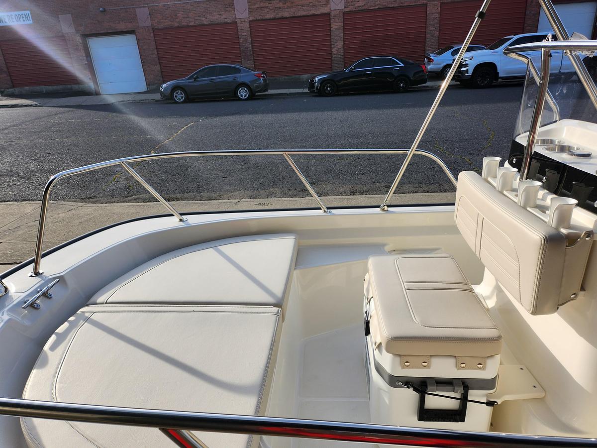 2027 Boston Whaler 150 Montauk