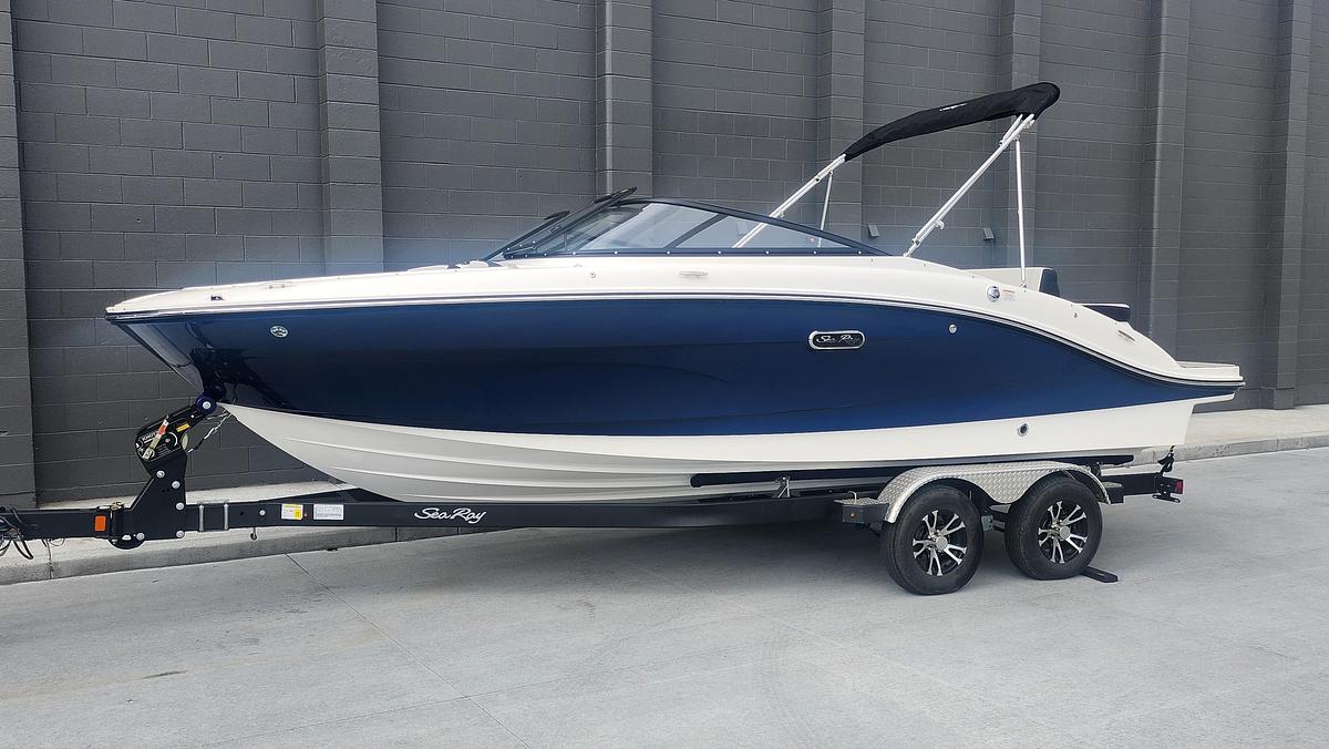 2027 Sea Ray 210 SPX