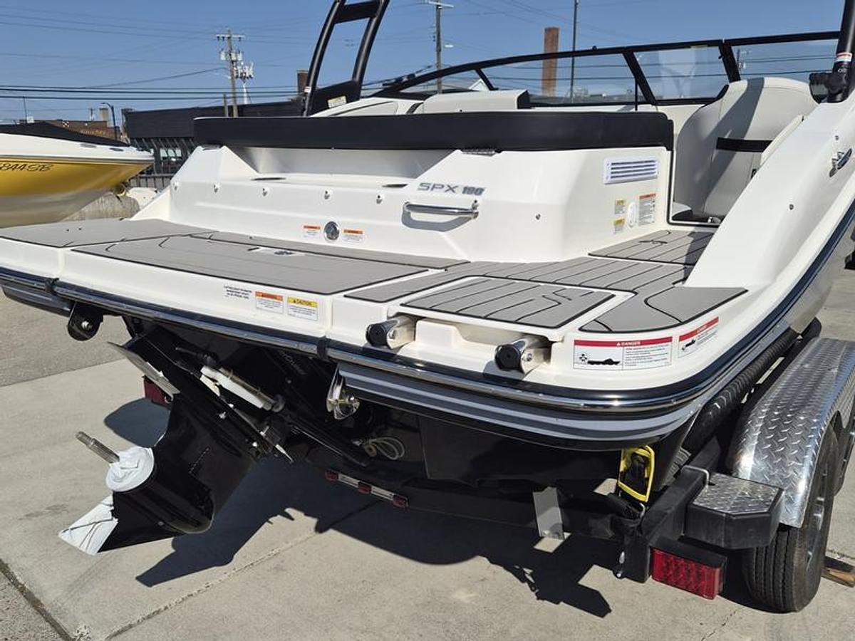 2025 Sea Ray SPX 190